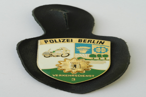 BPOL NRW: Schlagstock und Messer gefunden - Bundespolizei nimmt Tatverdächtigen fest