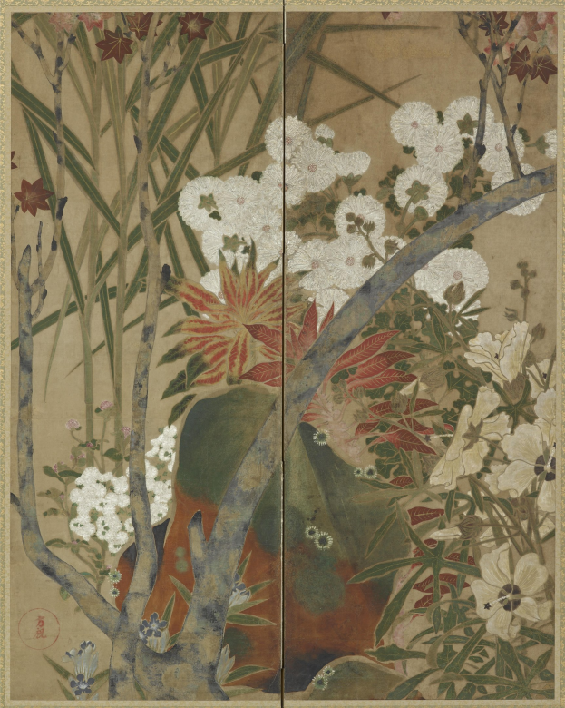 Ein japanischer Bildschirm mit einem leuchtenden Gemälde einer üppigen Landschaft mit detailreichen Blumen und Pflanzen in kräftigen Farben.