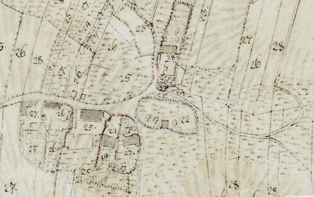 Detailierte alte Stadtkarte mit nummerierten Gebäuden, Straßen und Text, die eine vorgeschlagene Entwicklungsstelle am unteren Rand anzeigt.