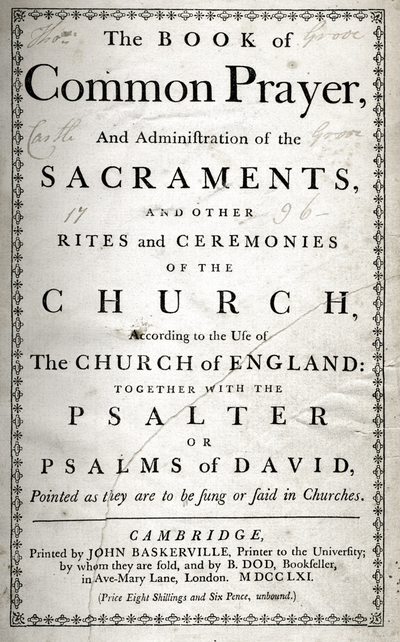 Ein offenes altes Buch mit dem Titel "Das Buch der gemeinen Gebete und Verwaltung der Sakramente, Riten und Zeremonien der Kirche von England" mit sichtbarem schwarzem Text auf der Seite.