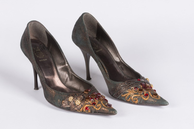 Suki Waterhouse's Jimmy Choo Heels Whisper Romance bei Power of Women