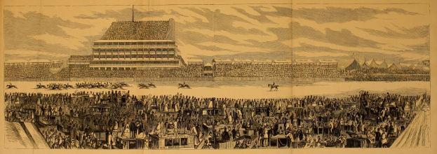 Gravur einer großen Menge Menschen vor einem Gebäude während der Eröffnungszeremonie der Olympischen Spiele in London mit Pferden und Gegenständen im Vordergrund und einem bewölkten Himmel im Hintergrund.