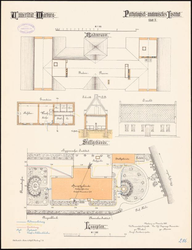 Schwarz-weißer architektonischer Grundriss eines großen Gebäudes mit zahlreichen Räumen und einem zentralen Innenhof, beschriftet als Universität Hamburg, mit handschriftlichen Textanmerkungen.