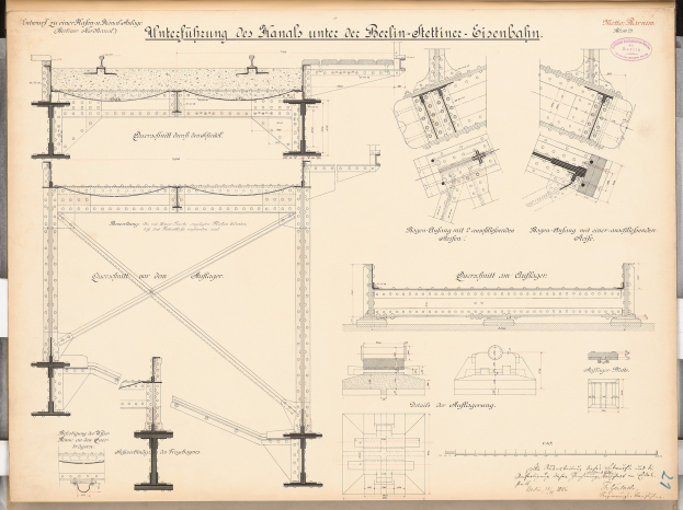 Schwarz-weißes Architekturzeichnung der Berlin-Sienbahnbrücke, die detaillierte Konstruktionspläne und Anmerkungen auf einem einzelnen Blatt Papier zeigt.