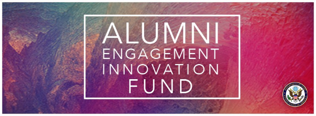 Plakat mit "Alumni Engagement Innovationsfonds" in fetter schwarzer Schrift auf weißem Hintergrund und Logo unten rechts.